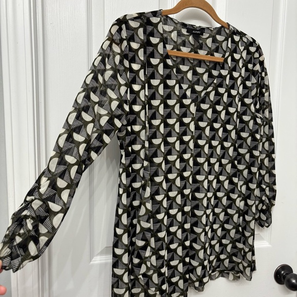 Alfani Asymmetrical Monochrome Geometric Long Sleeve Blouse - Picture 4 of 8